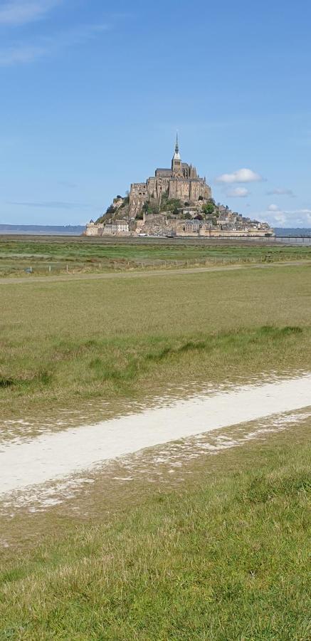 Welcoming And Peaceful Bed And Breakfast Fougerolles-du-Plessis Extérieur photo